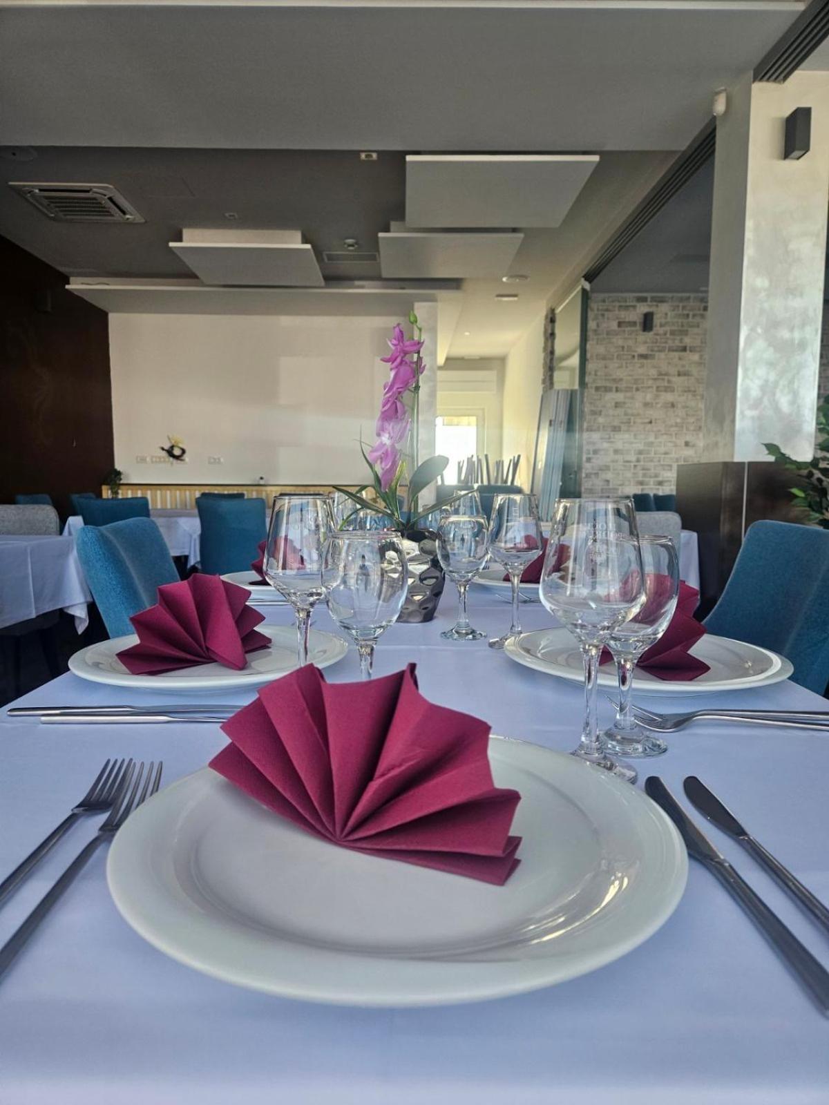 Maestro - Rooms & Restaurant ヴコヴァル エクステリア 写真